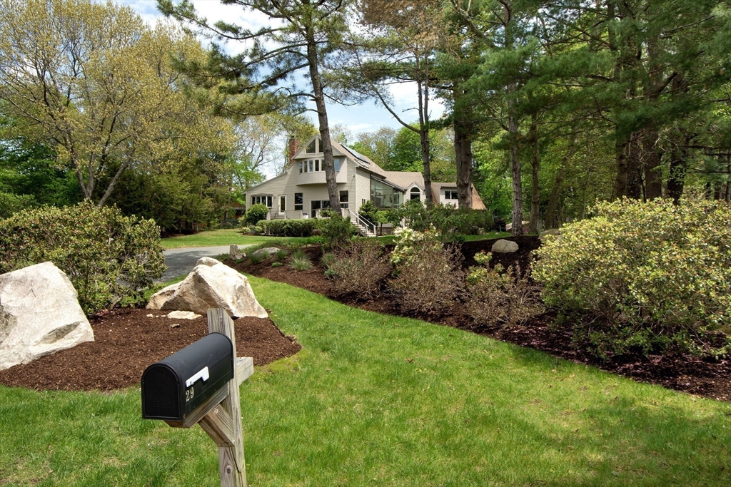 29 Aaron River Rd