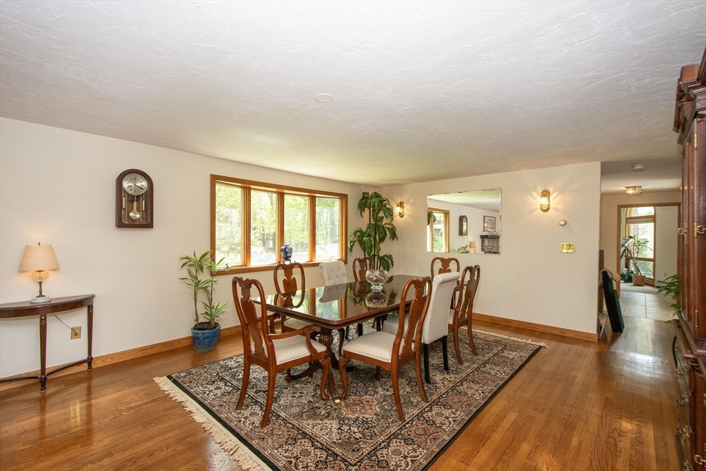 29 Aaron River Rd