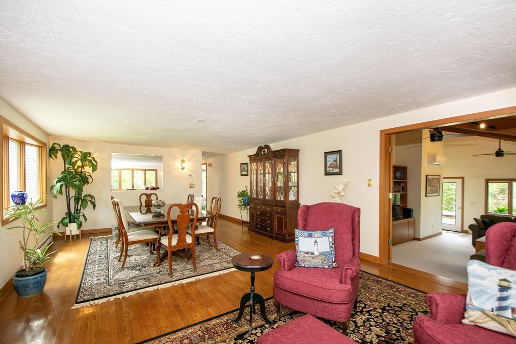 29 Aaron River Rd