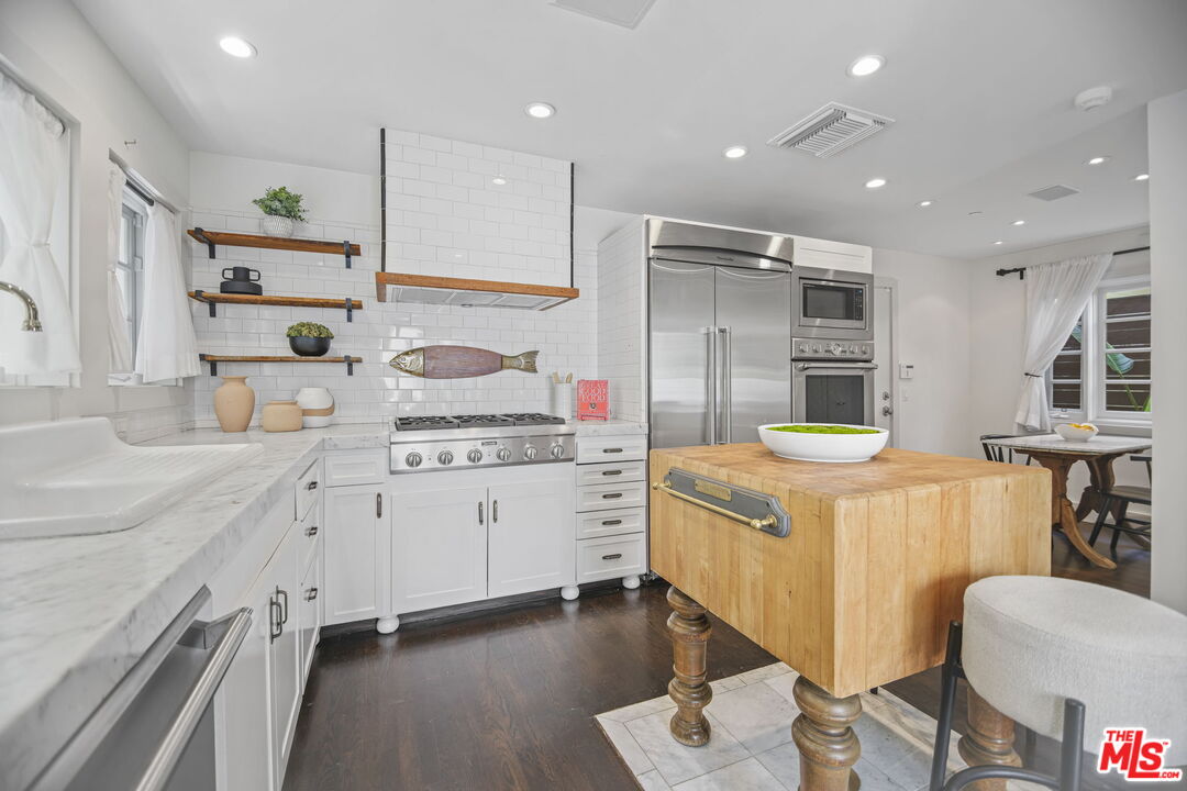 1210 Cabrillo Ave