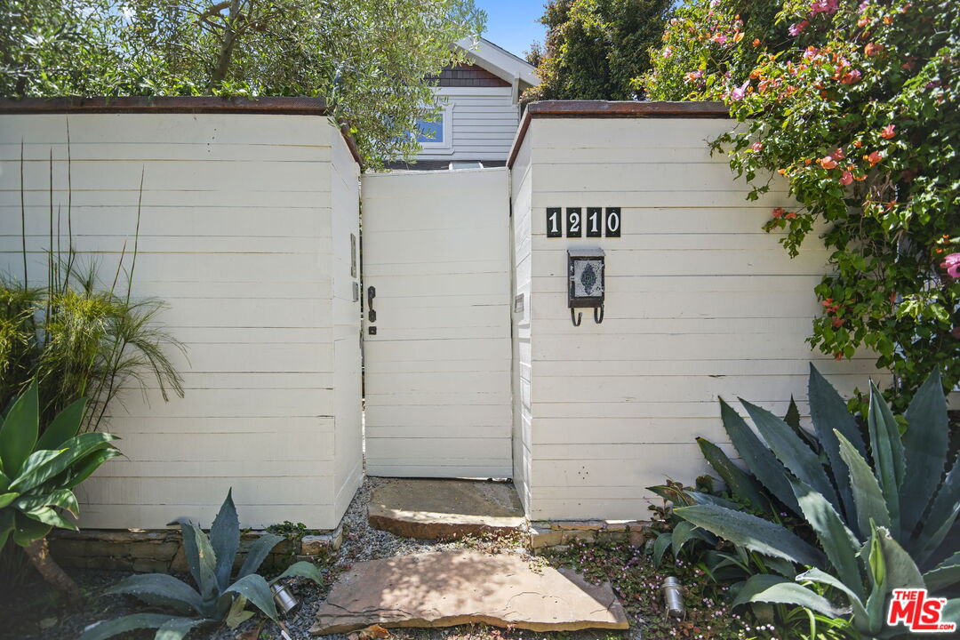 1210 Cabrillo Ave