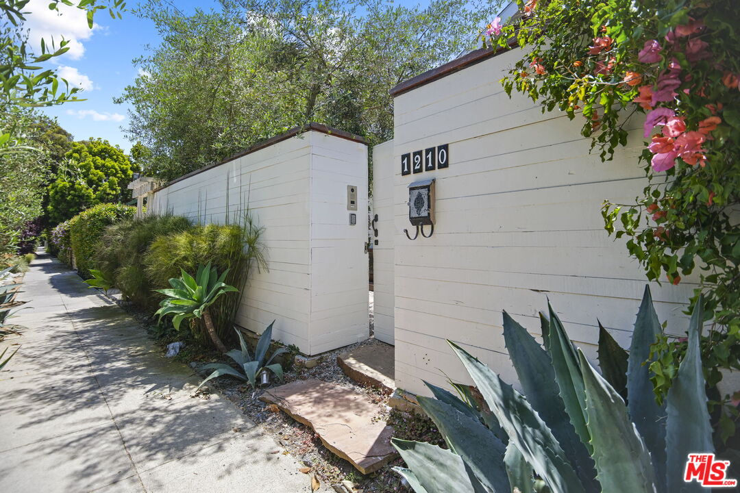 1210 Cabrillo Ave