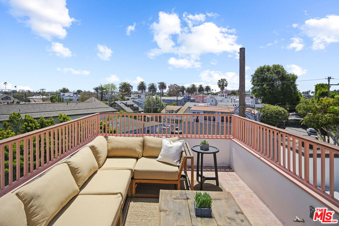 1210 Cabrillo Ave