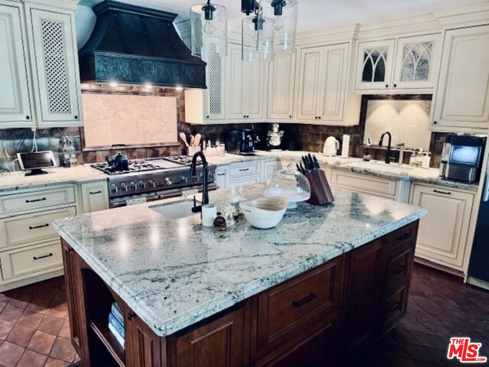 530 Hawthorn Rd