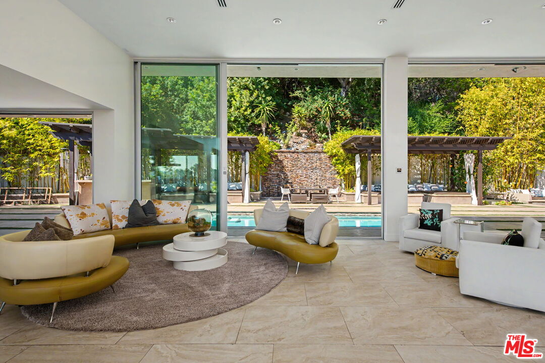 2766 Ellison Dr