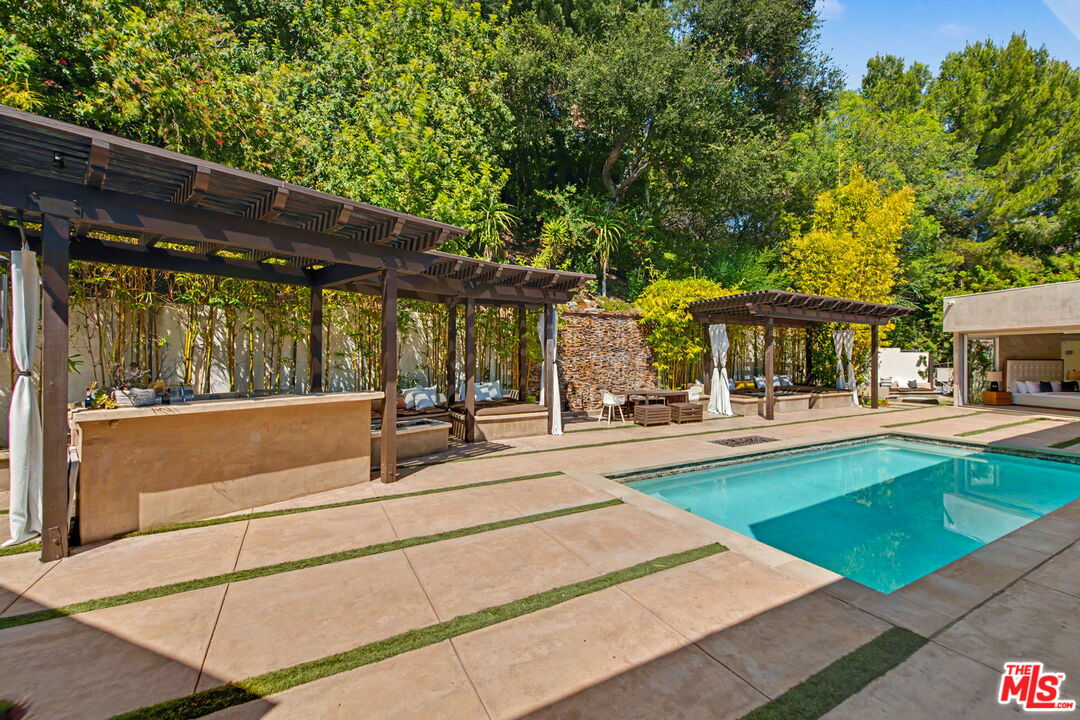 2766 Ellison Dr