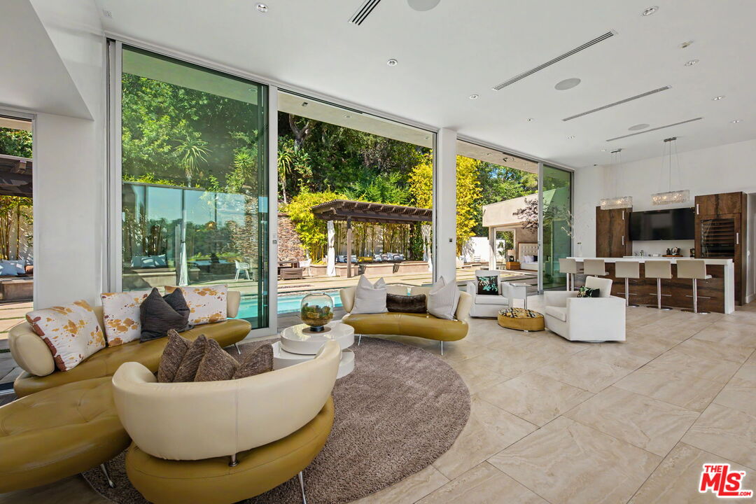 2766 Ellison Dr