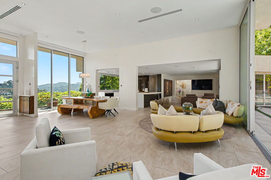 2766 Ellison Dr