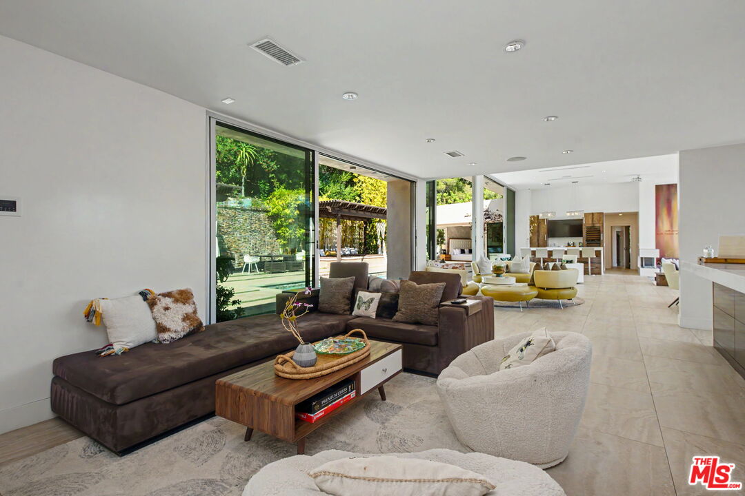 2766 Ellison Dr