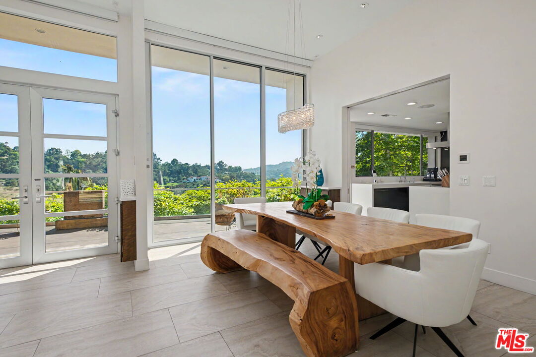 2766 Ellison Dr