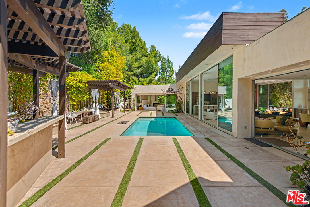 2766 Ellison Dr