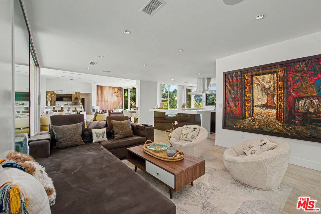 2766 Ellison Dr