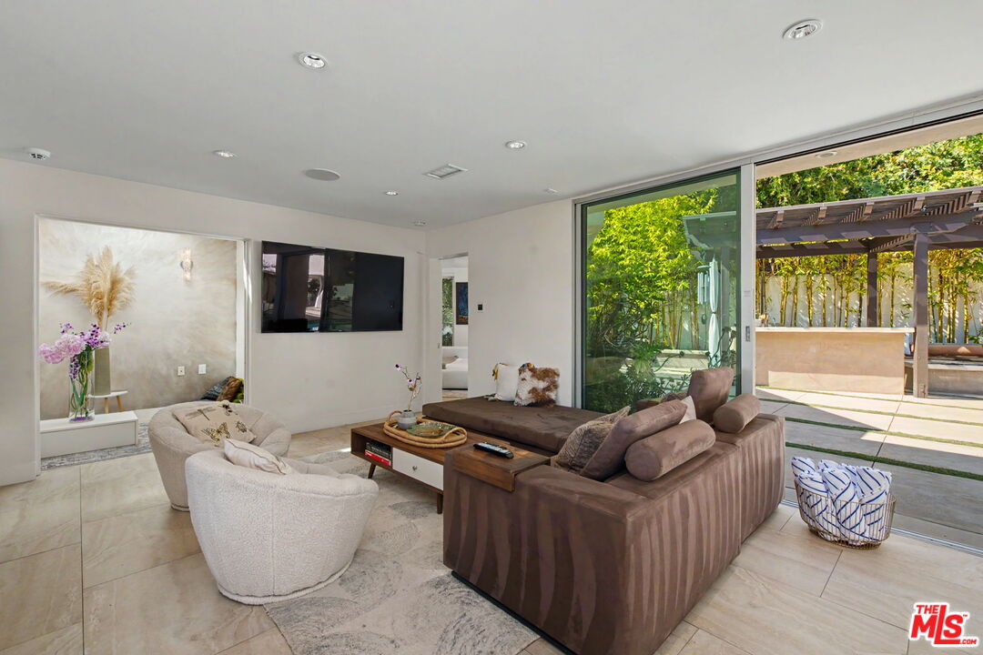 2766 Ellison Dr