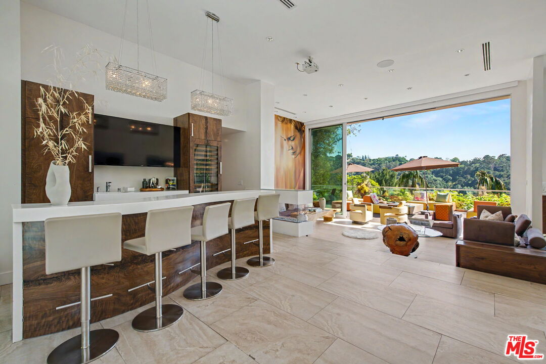 2766 Ellison Dr