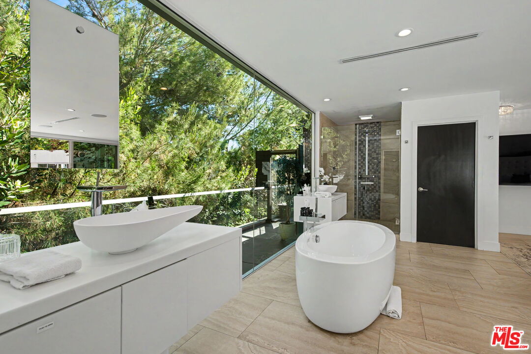 2766 Ellison Dr