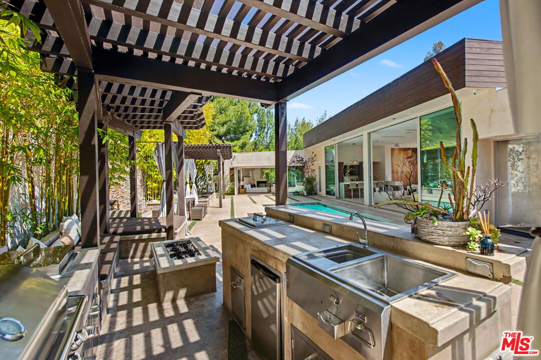 2766 Ellison Dr