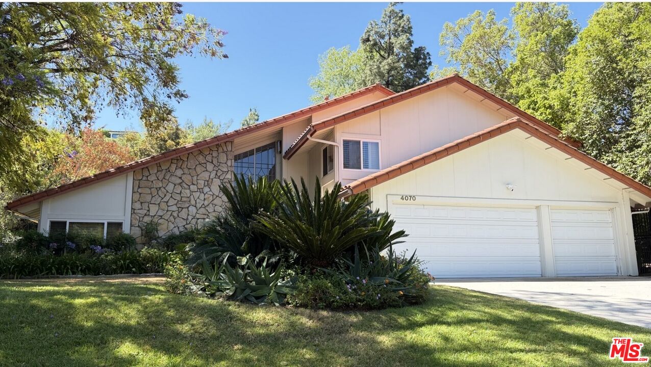 4070 Falling Leaf Dr