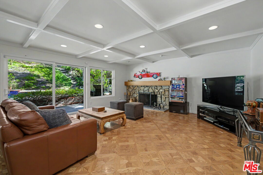 4070 Falling Leaf Dr