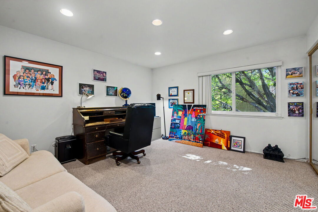 4070 Falling Leaf Dr