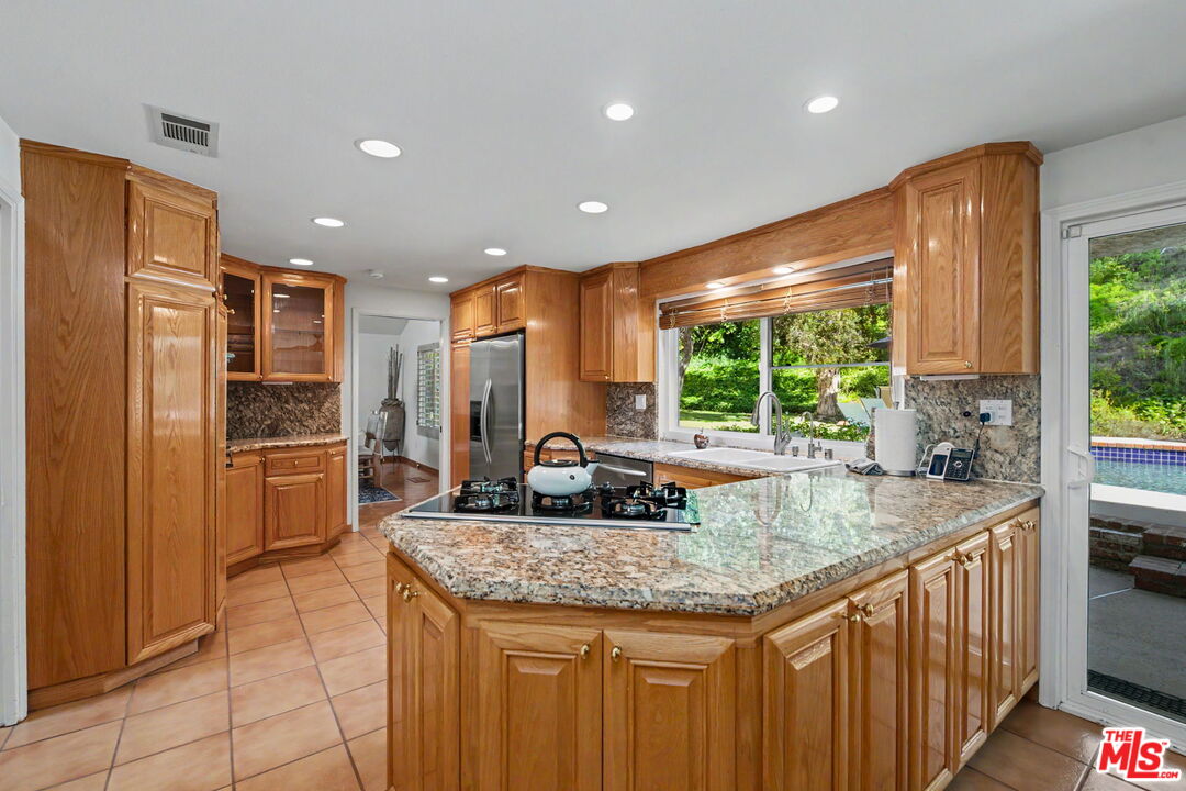 4070 Falling Leaf Dr