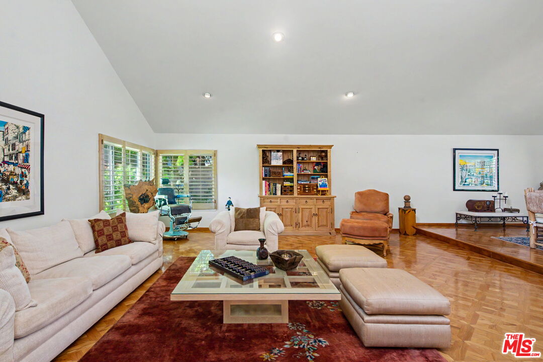 4070 Falling Leaf Dr