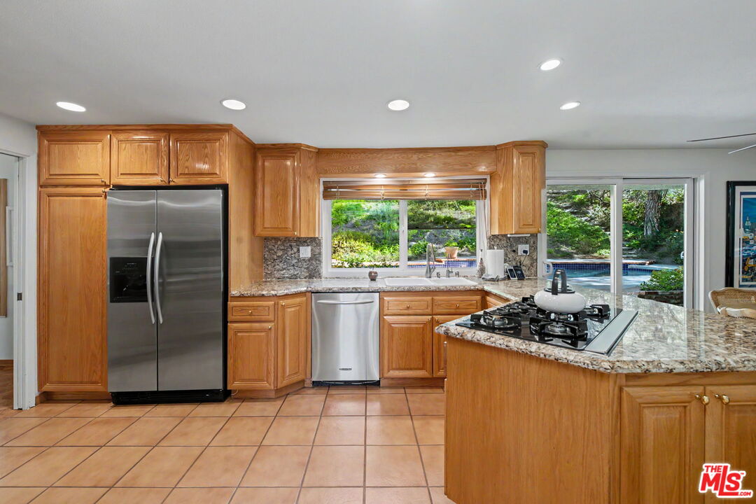 4070 Falling Leaf Dr