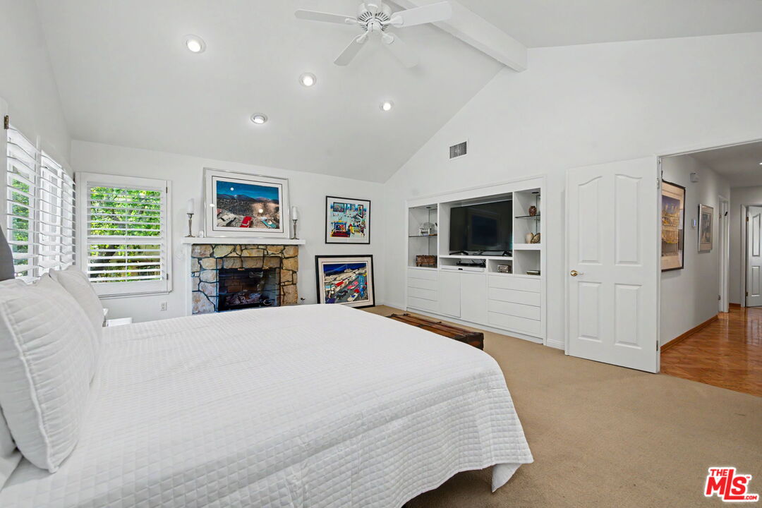 4070 Falling Leaf Dr