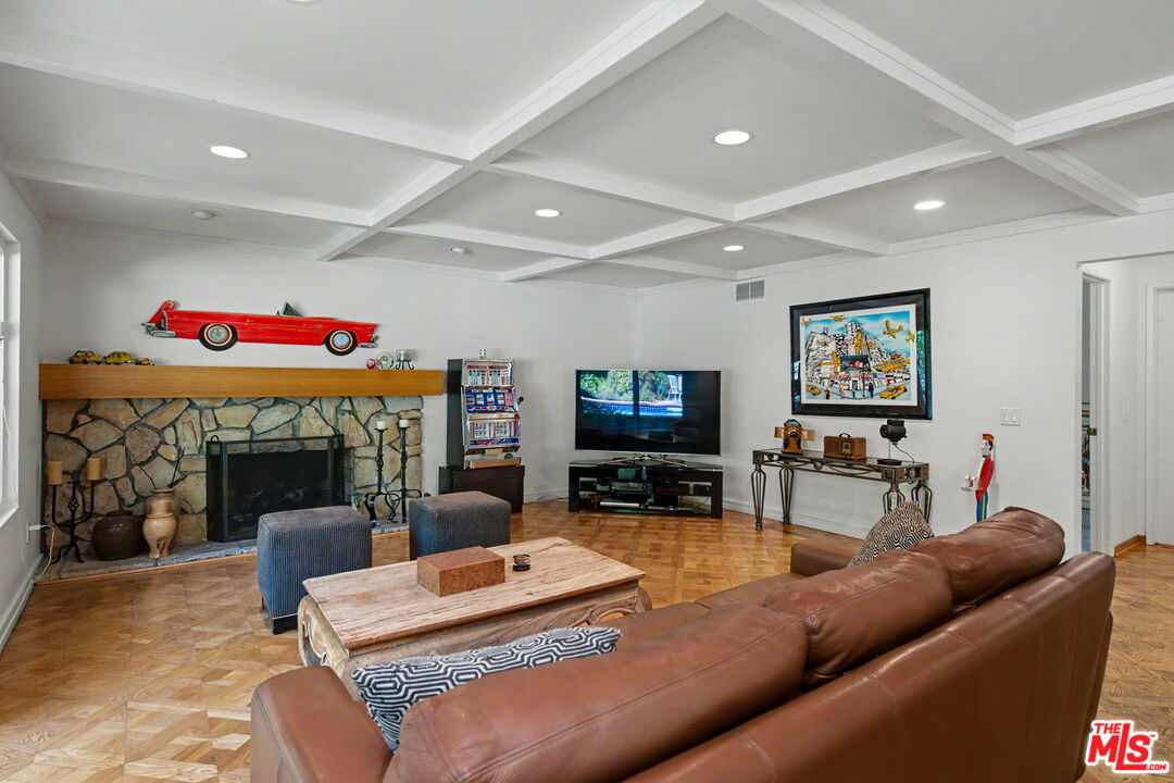 4070 Falling Leaf Dr