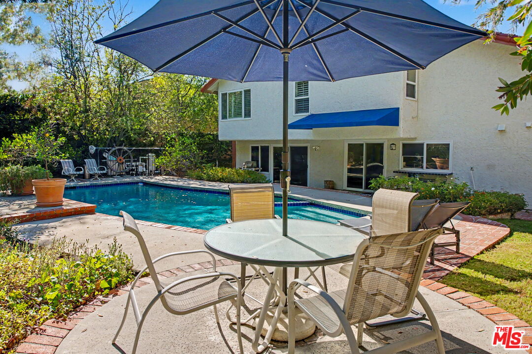 4070 Falling Leaf Dr