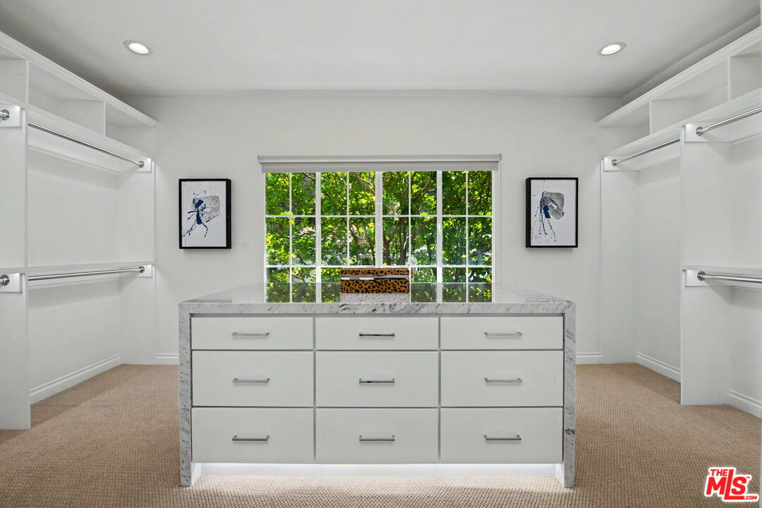 2411 Benedict Canyon Dr