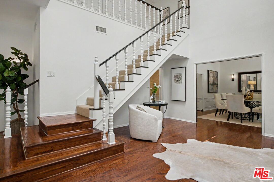2411 Benedict Canyon Dr