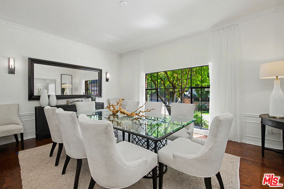 2411 Benedict Canyon Dr