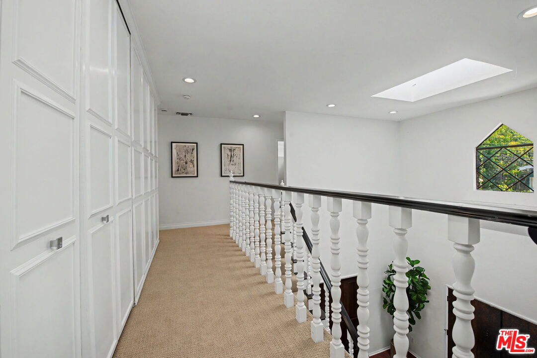 2411 Benedict Canyon Dr