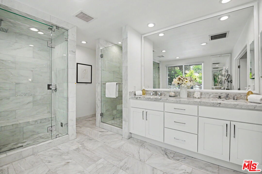 2411 Benedict Canyon Dr