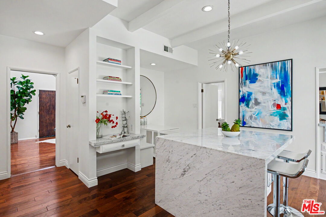 2411 Benedict Canyon Dr