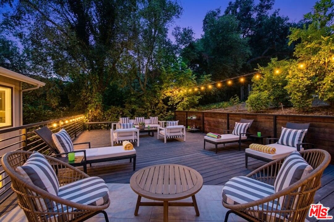 2411 Benedict Canyon Dr