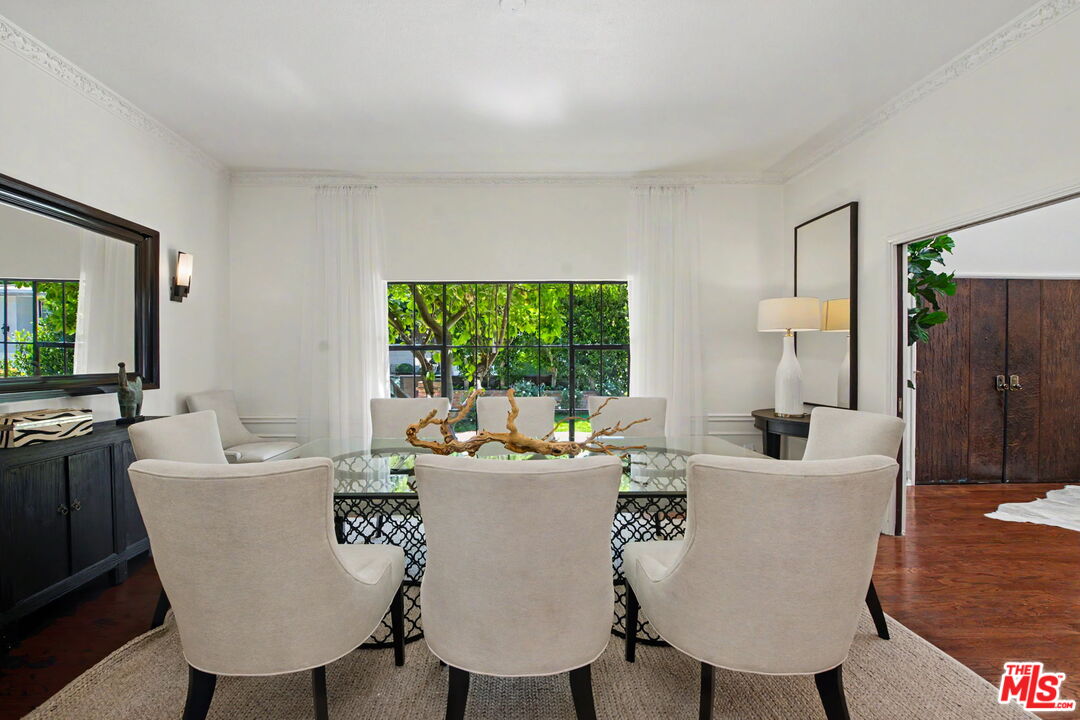 2411 Benedict Canyon Dr