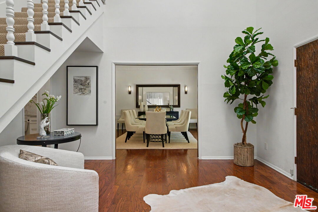 2411 Benedict Canyon Dr
