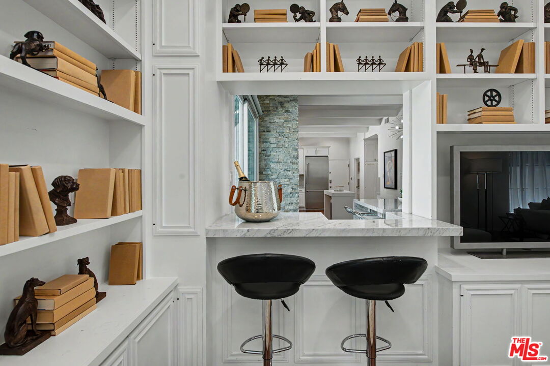 2411 Benedict Canyon Dr