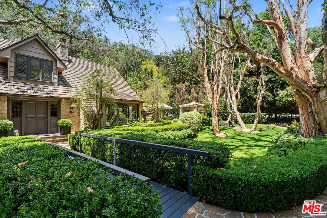 575 N Beverly Glen Blvd