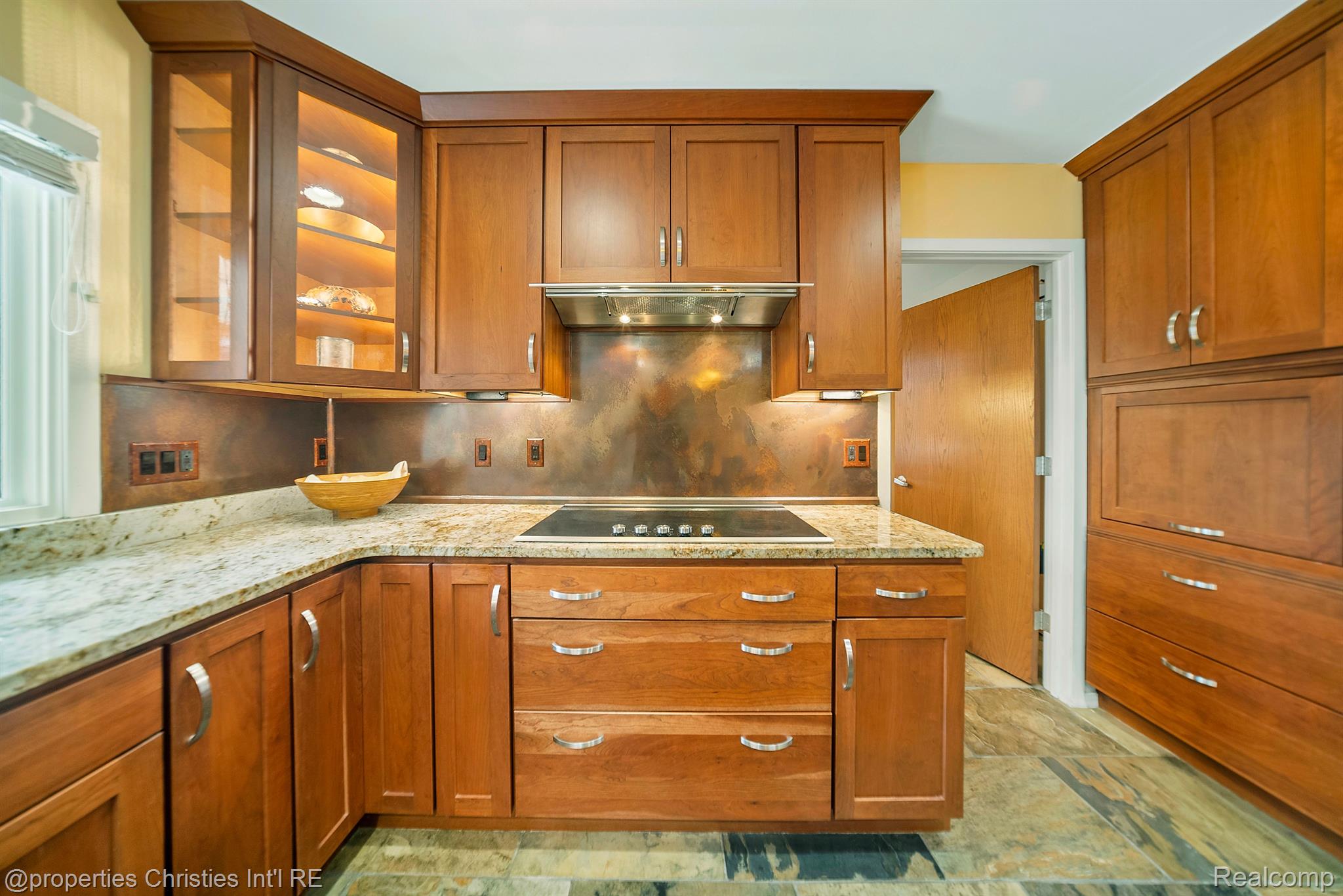 6048 DUNMORE Drive