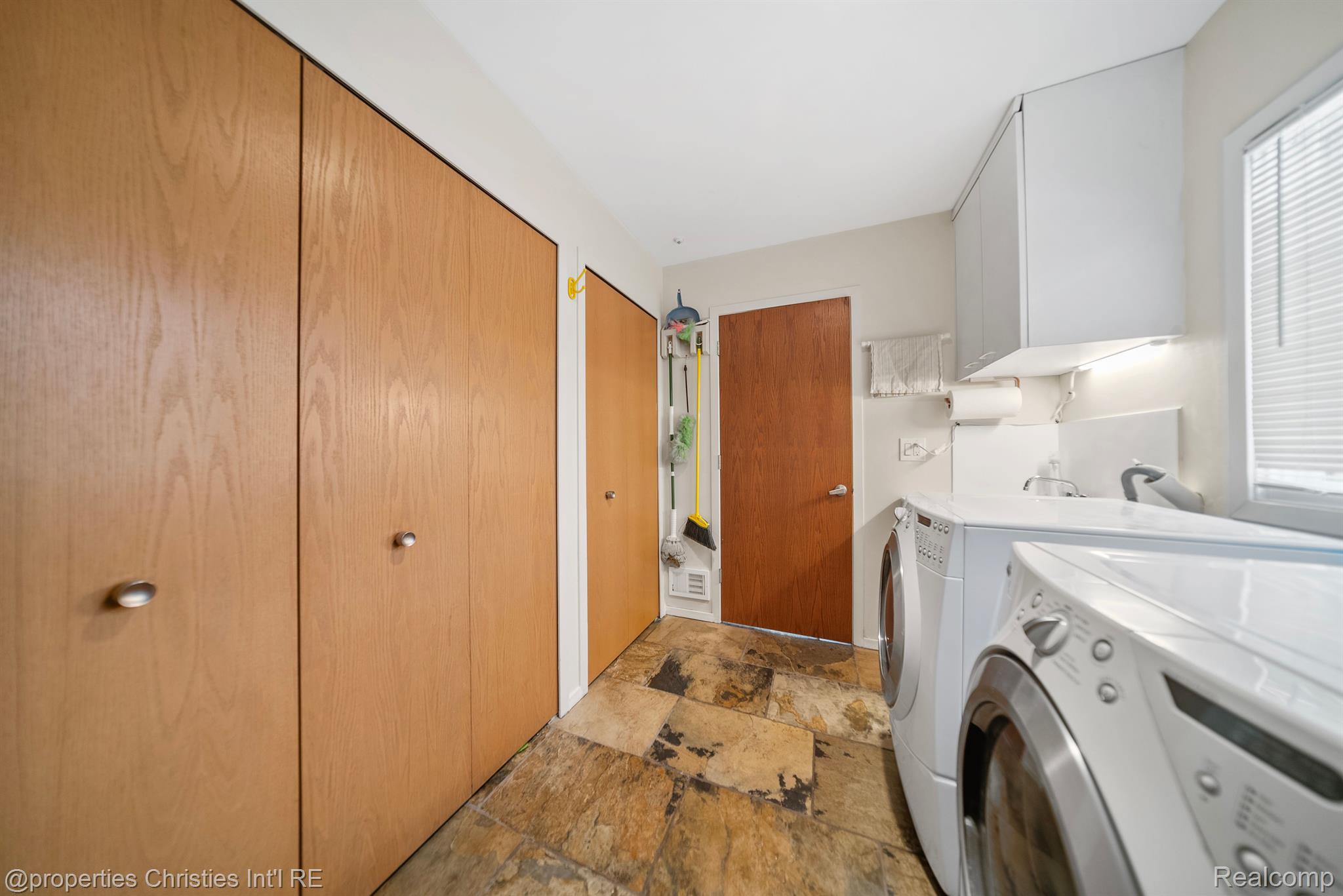 6048 DUNMORE Drive