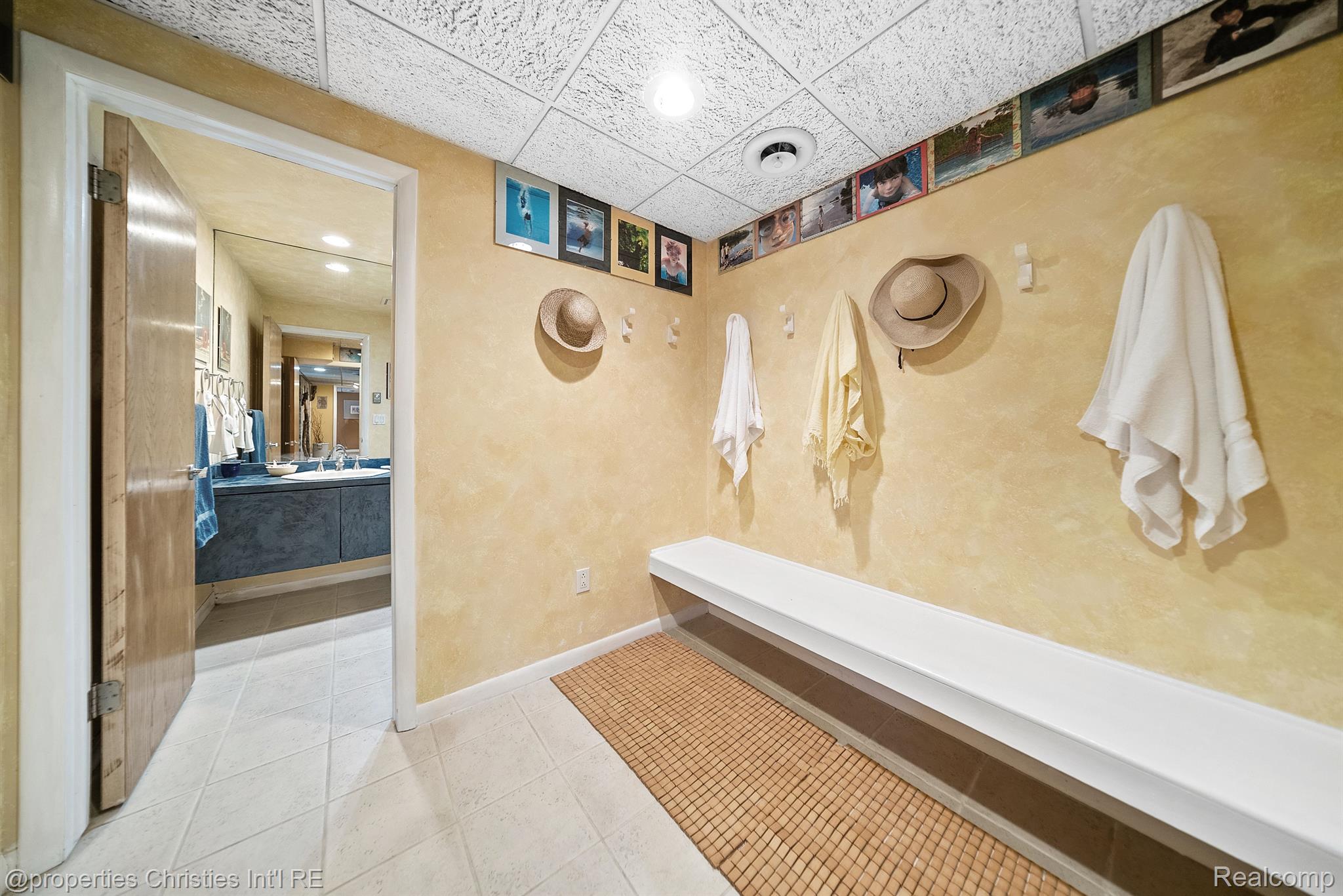 6048 DUNMORE Drive