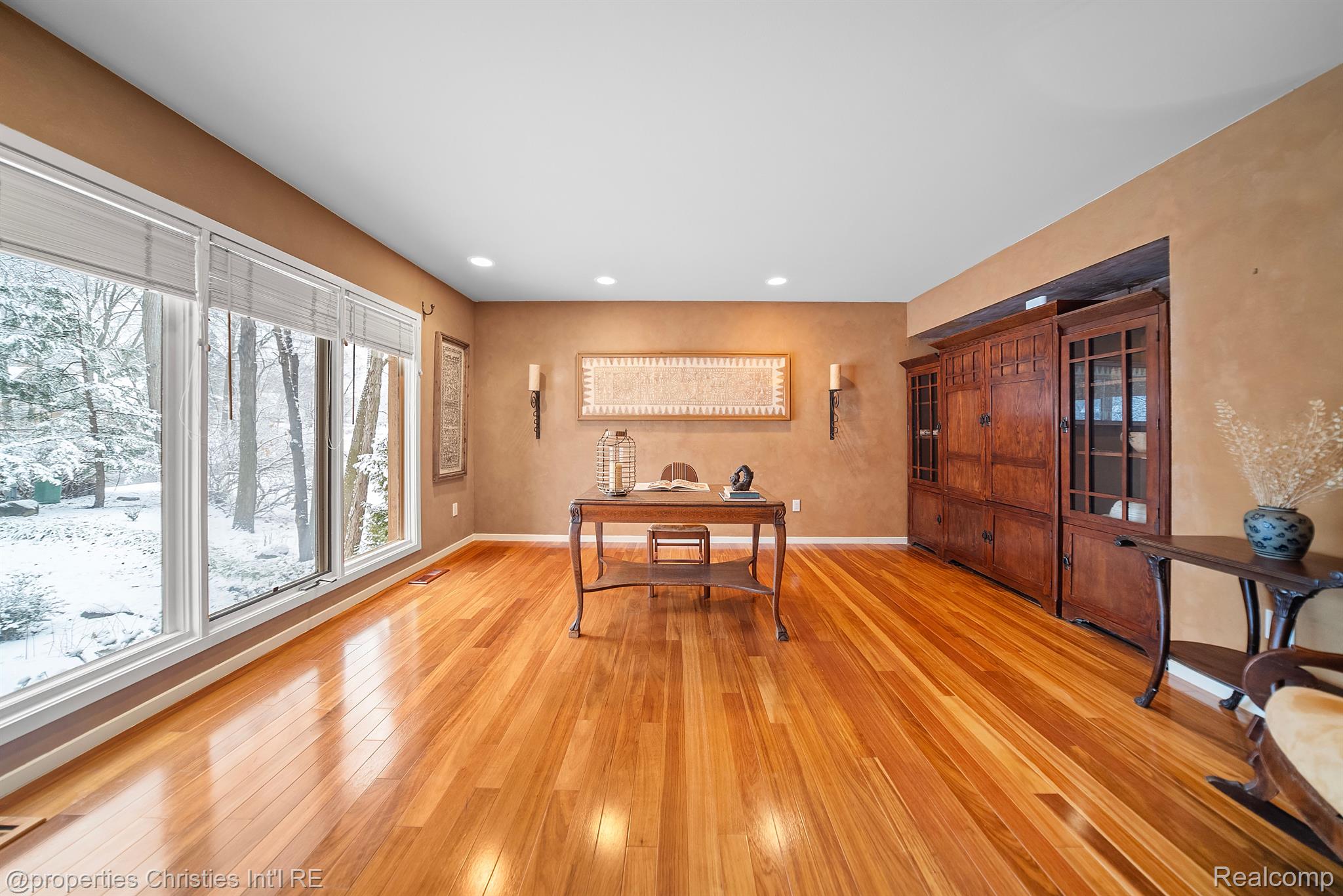 6048 DUNMORE Drive