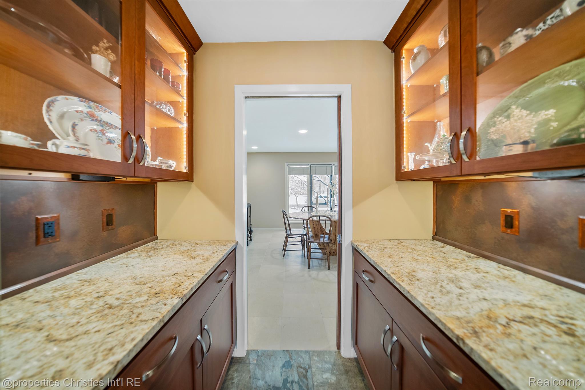6048 DUNMORE Drive