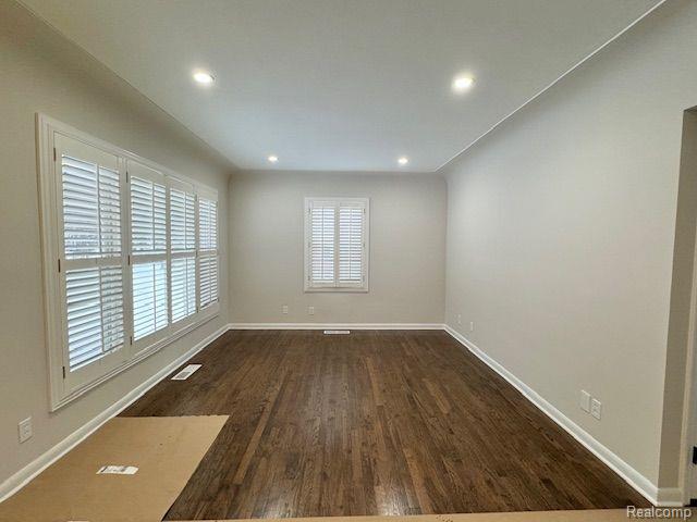 2621 VOORHEIS Road