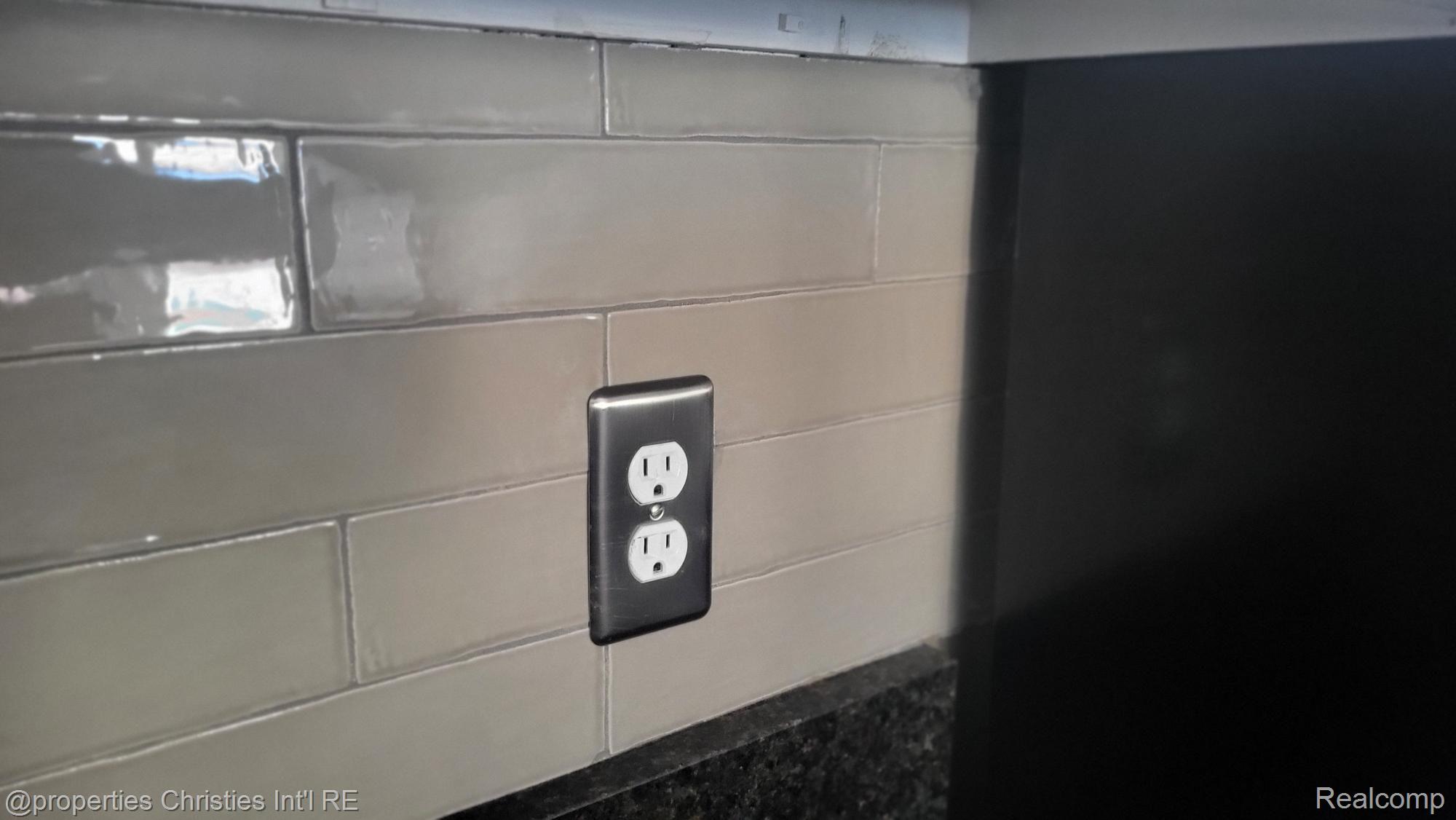 506 S CENTER Street Unit: 100