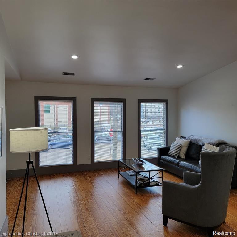 506 S CENTER Street Unit: 100