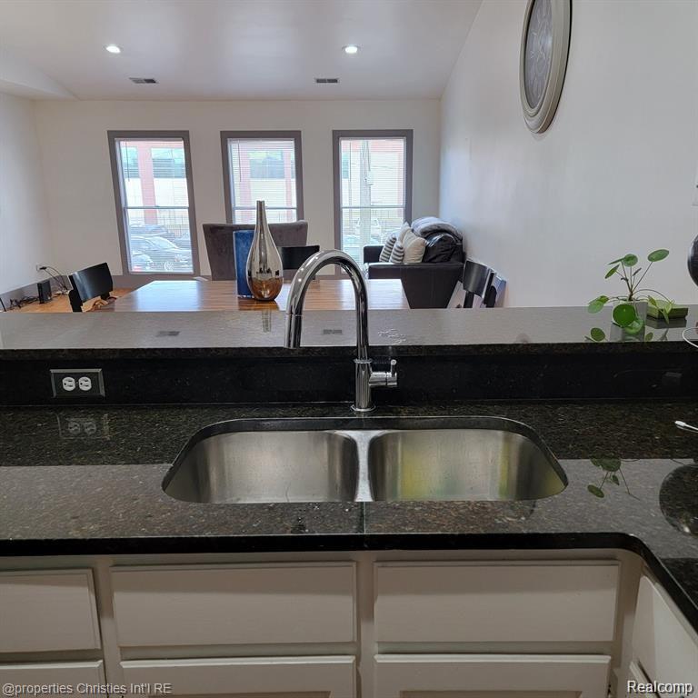 506 S CENTER Street Unit: 100