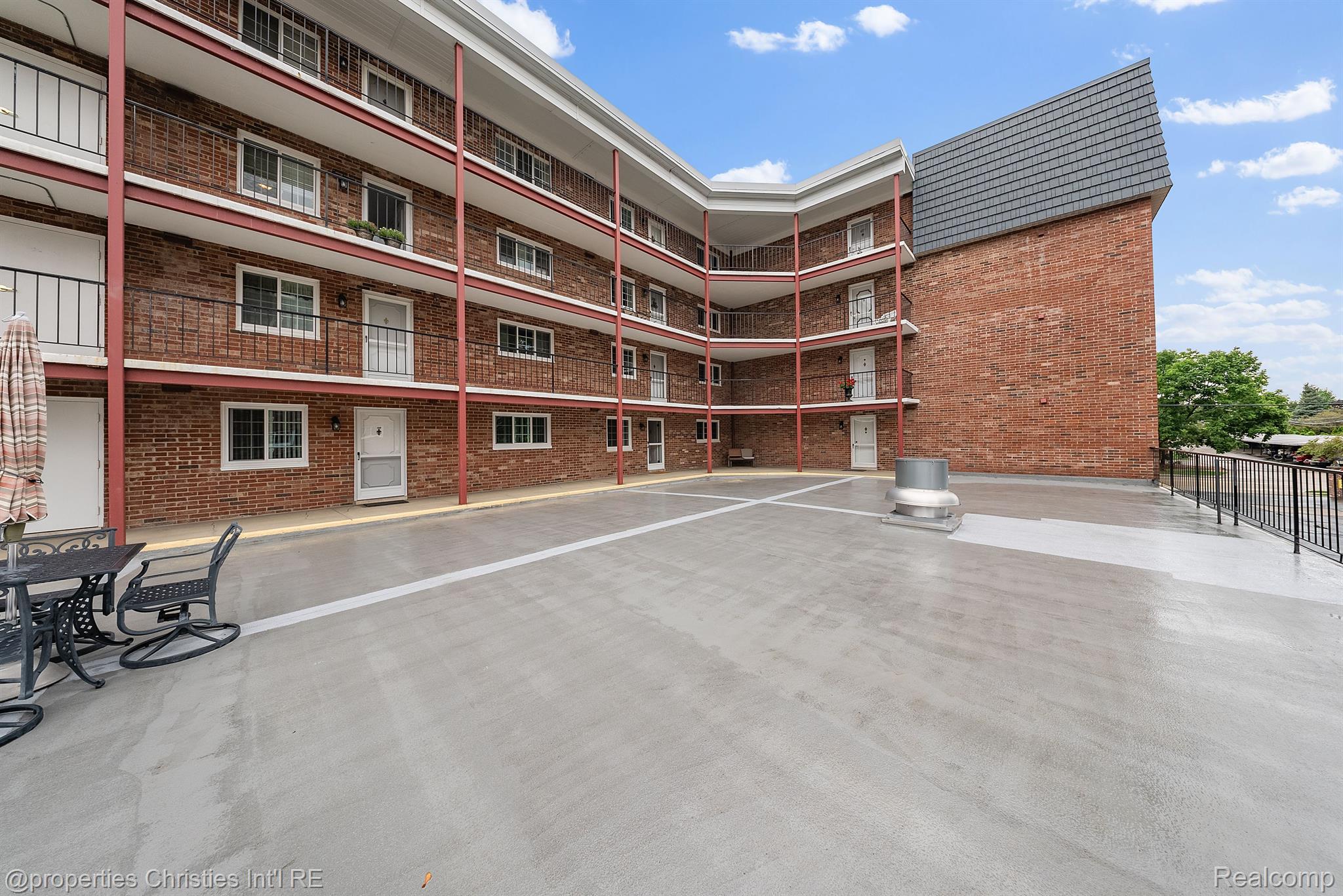 3439 BENJAMIN Avenue 127